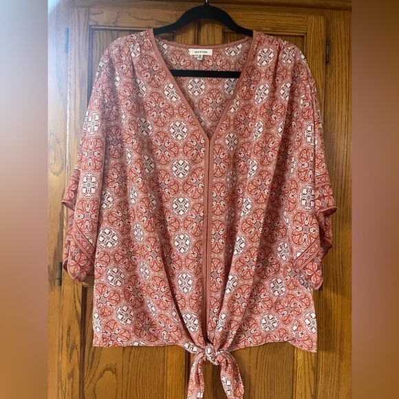 Max Studio Tops - Plus woman’s 2x blouse